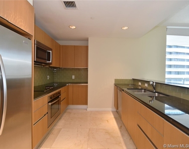 1050 Brickell Ave - Photo Thumbnail 3