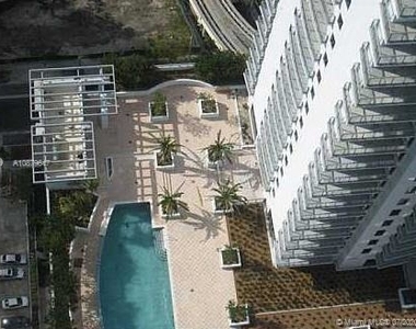 1060 Brickell Avenue - Photo Thumbnail 12