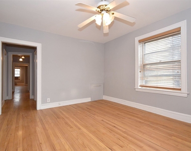 2439 W Gunnison St - Photo Thumbnail 21