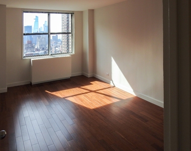 45 West 60th Street - Photo Thumbnail 2