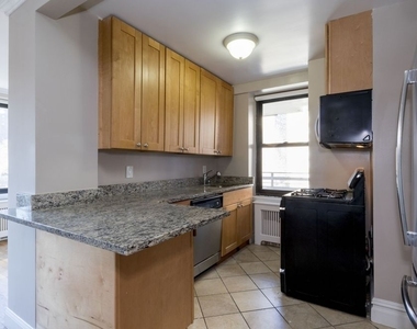 Private Balcony overlooking Central Park West! Spacious and Modern! 4 bed 1.5 bath! - Photo Thumbnail 2