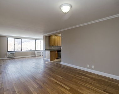 Private Balcony overlooking Central Park West! Spacious and Modern! 4 bed 1.5 bath! - Photo Thumbnail 1