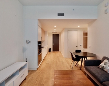 877 Francisco Street - Photo Thumbnail 7