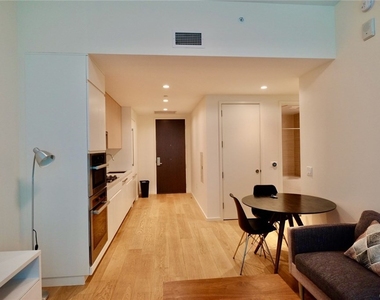 877 Francisco Street - Photo Thumbnail 6