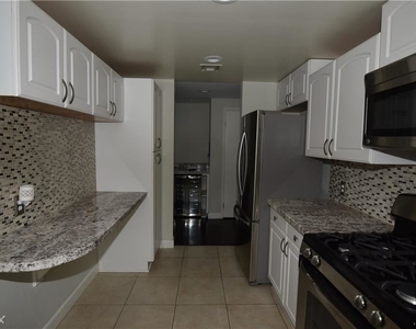 5107 Coldwater Canyon Ave Unit 12 - Photo Thumbnail 2