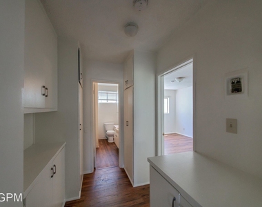 5856 Willoughby Ave - Photo Thumbnail 4