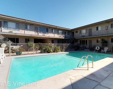 5715 Vineland Ave. - Photo Thumbnail 16