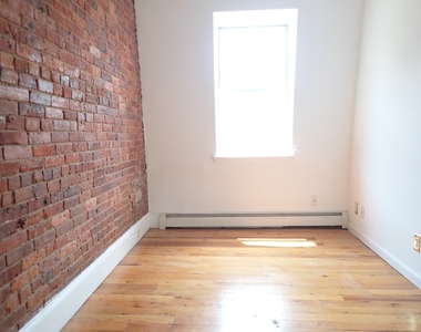 419 Myrtle Avenue - Photo Thumbnail 2