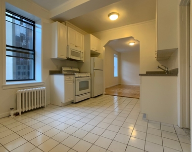 421 W 38th St - Photo Thumbnail 5