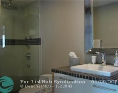 2201 Brickell Ave - Photo Thumbnail 3