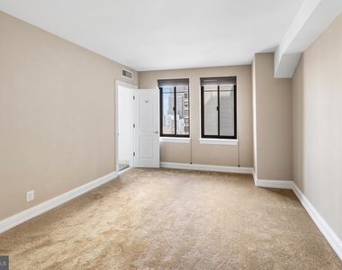 222 W Rittenhouse Square - Photo Thumbnail 4