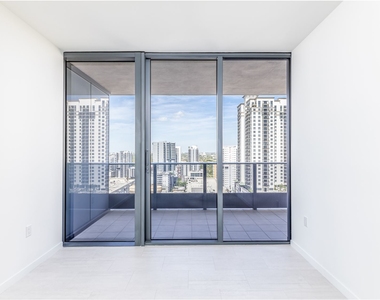 1000 Brickell Plz Unit 2211 - Photo Thumbnail 18