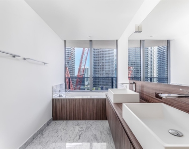 1000 Brickell Plz Unit 2211 - Photo Thumbnail 14