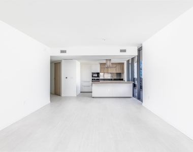 1000 Brickell Plz Unit 2211 - Photo Thumbnail 2