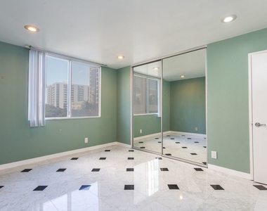 10747 Blvd Wilshire - Photo Thumbnail 10