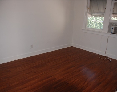 1141 Gordon Street 1/4 - Photo Thumbnail 14