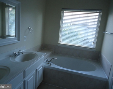 4105 Leclair Court - Photo Thumbnail 14