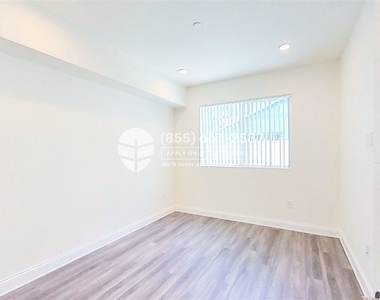 14934 Burbank Blvd Unit 101 - Photo Thumbnail 3