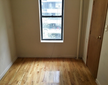 316 East 49th Street - Photo Thumbnail 2