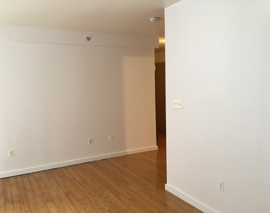 81-14 Queens Boulevard - Photo Thumbnail 16