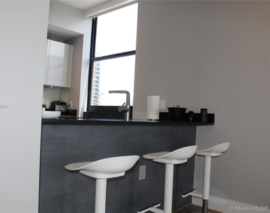 1010 Brickell Ave - Photo Thumbnail 10