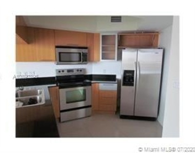 1750 N Bayshore Dr - Photo Thumbnail 6