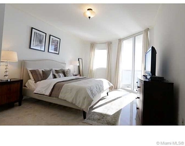 17875 Collins Ave - Photo Thumbnail 14