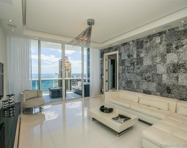 18101 Collins Ave - Photo Thumbnail 13