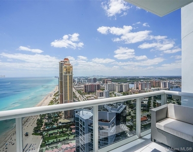 18101 Collins Ave - Photo Thumbnail 9