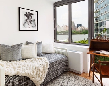 Long Island City King 1 bed - Photo Thumbnail 1