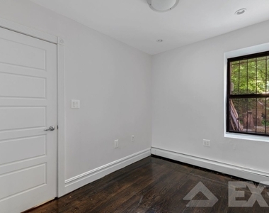 369 Tompkins Avenue - Photo Thumbnail 4