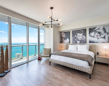 465 Brickell Ave - Photo Thumbnail 10