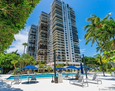 2333 Brickell Ave - Photo Thumbnail 26