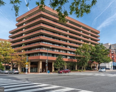 2555 Pennsylvania Avenue Nw - Photo Thumbnail 0