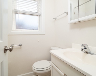 1257 W Lunt Ave Apt. - Photo Thumbnail 6