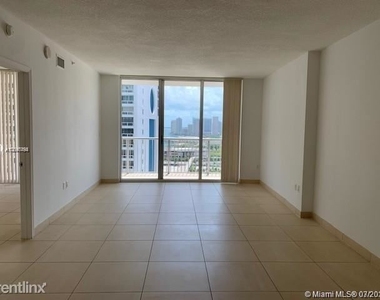 1750 N Bayshore Dr - Photo Thumbnail 10