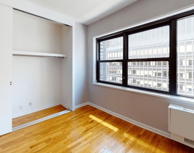 301 East 47th Street - Photo Thumbnail 4