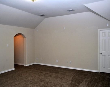 7007 Canyon Meadow Drive - Photo Thumbnail 21