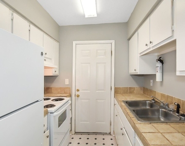 185 Lawton Street Sw - Photo Thumbnail 4