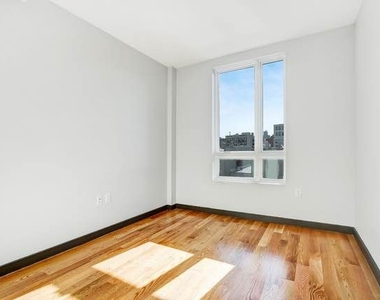 268 Metropolitan Avenue - Photo Thumbnail 3