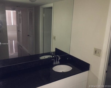 6039 Collins Ave - Photo Thumbnail 11