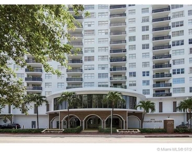 6039 Collins Ave - Photo Thumbnail 19