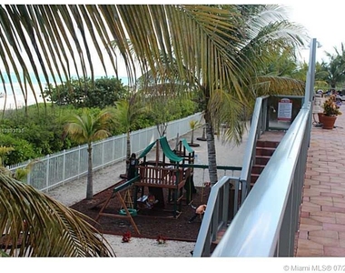 6039 Collins Ave - Photo Thumbnail 15