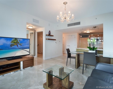 6899 Collins Ave - Photo Thumbnail 3