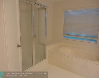 1328 Bayview Cir - Photo Thumbnail 12