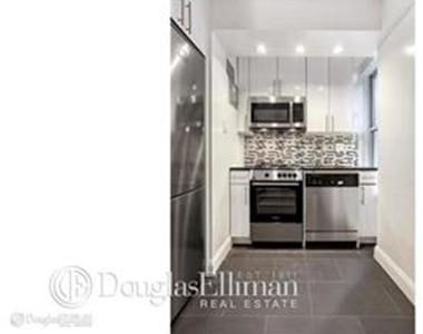 309 West 57th St - Photo Thumbnail 5