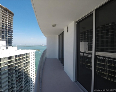 1750 N Bayshore Dr Apt 4011 - Photo Thumbnail 0