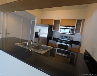 1750 N Bayshore Dr Apt 4011 - Photo Thumbnail 3