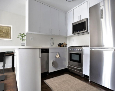 165 East 35th Street - Photo Thumbnail 2