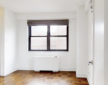 145 East 16th Street - Photo Thumbnail 8